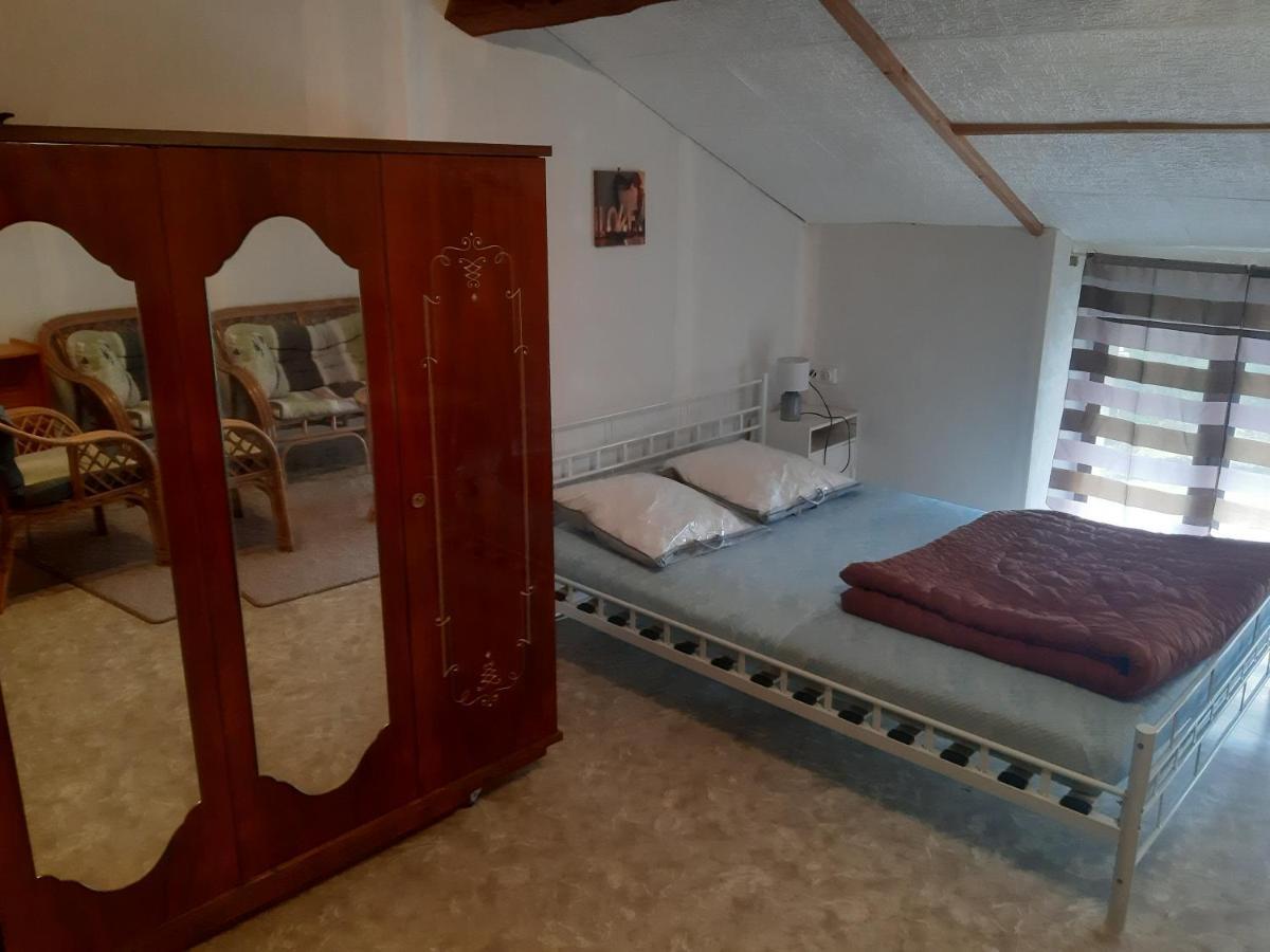Petite Maison Ancienne Charentaise ,Dans Un Village Au Calme Ideal Travailleur Brigueuil Dış mekan fotoğraf