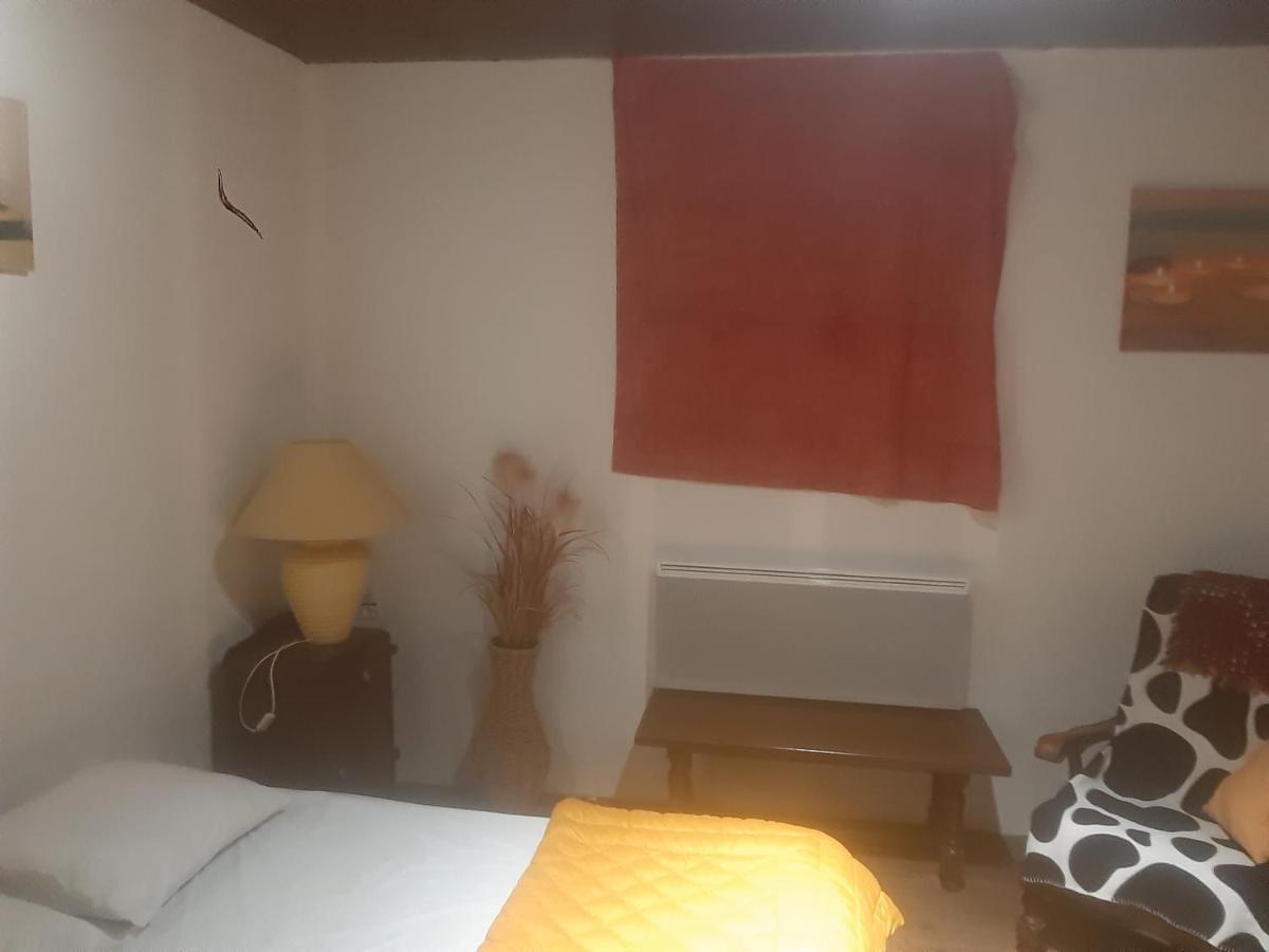 Petite Maison Ancienne Charentaise ,Dans Un Village Au Calme Ideal Travailleur Brigueuil Dış mekan fotoğraf